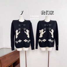 批发实物实拍  黑色牛角扣兔子绣花长袖针织开衫女宽松百搭<b class='q'>毛衣</b>外套