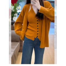 批发橘色叠穿<b class='q'>针织</b><b class='q'>开衫</b>上衣两件套女早秋氛围感穿搭小个子<b class='q'>短款</b>毛衣外套