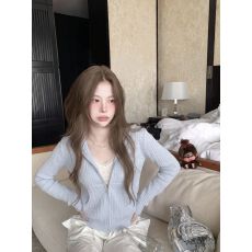 批发蓝色连帽麻花拉链<b class='q'>针织</b>开衫女秋季纯欲风修身短款毛衣外套漂亮上衣