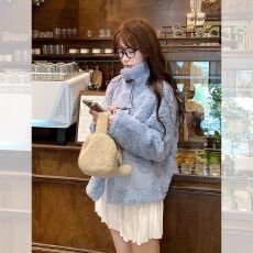 批发牛角扣羊羔毛皮毛一体短款外套<b class='q'>女</b>冬季2025新款小个子加绒加厚棉服