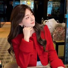 批发早春新年过年穿搭轻奢减龄洋气富家千金端庄小个红色小香风外套女