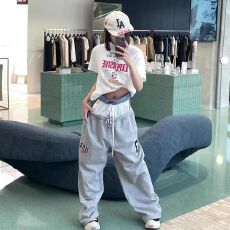 批发原版质量三腰头设计】2026宽松V元素<b class='q'>长裤</b><b class='q'>女</b>简约休闲卫裤春夏新款