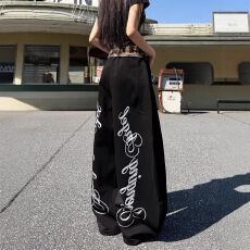 批发卫裤配挂件烫金印花抽绳国潮弯刀休闲裤<b class='q'>男</b>女宽松<b class='q'>运动</b>字母<b class='q'>长裤</b>子