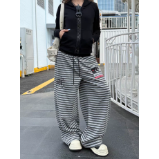 批发美式复古条纹刺绣弯刀阔腿裤女宽松慵懒风卫裤运动<b class='q'>休闲</b>长裤女