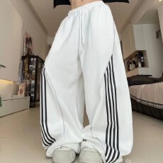 批发黑色反光条纹四杠美式运动裤<b class='q'>女</b>春秋季2026新款宽松休闲直筒卫裤