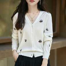 批发高级感刺绣小蜜蜂精纺羊毛针织开衫女V领宽松软糯<b class='q'>毛衣</b>外套打底衫