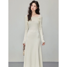 批发法式优雅气质一字肩针织连衣裙女2026<b class='q'>春</b>设计感修身显瘦长款毛衣裙