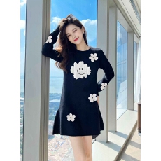 批发2025新款秋冬<b class='q'>黑色</b>法式小个子针织连衣裙秋装毛衣打底减龄小黑裙子