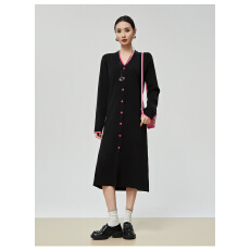 批发<b class='q'>黑色</b>V领长袖针织连衣裙女宽松慵懒风撞色拼接2026新款打底毛衣裙