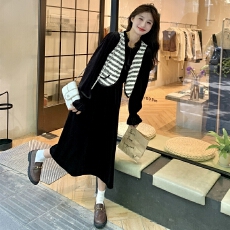 批发丝绒马甲<b class='q'>时尚</b>套装长裙黑色显瘦气质法式两件套泡泡袖<b class='q'>连衣裙</b>女春新