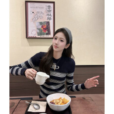 批发2026春秋新款土星<b class='q'>条纹</b>撞色圆领套头针织<b class='q'>打底衫</b>修身显瘦长袖毛衣女