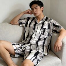 批发夏季2026新款冰雪丝睡衣<b class='q'>男士</b><b class='q'>短袖</b>短裤家居服高级感薄款两件套外穿