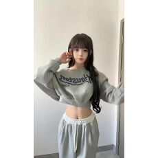仿棉华棉复合牛奶丝310克  秋季美式复古印花款一字肩长袖卫衣女