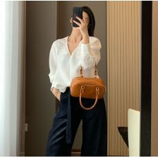 批发已出货 秋季新款重工定位刺绣立体钉珠春<b class='q'>夏</b>百搭衬衫V领衬衣