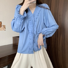 批发实拍<b class='q'>春</b>装新款小资蓝色木耳边长袖衬衫高级感宽松显瘦喇叭袖上衣