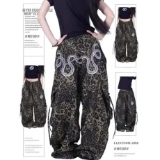 批发美式复古蛇印花<b class='q'>帅气</b>街头超大宽松夏季2025新款街舞运动裤工装裤子
