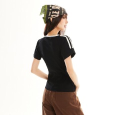 批发美式蓝色v领正肩短袖t恤<b class='q'>女</b>夏夏季设计感修身短款运动球衣半袖上衣