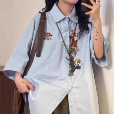 批发日系原宿卡通刺绣纯色短袖衬衫女2025夏日新款小众休闲百搭<b class='q'>情侣</b><b class='q'>衫</b>