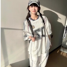 批发夏季美式复古小众设计感v领宽松短袖球衣风t恤男<b class='q'>欧美</b>高级感上衣女