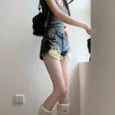 批发美式辣妹复古做旧毛边<b class='q'>高腰</b>牛仔<b class='q'>短裤</b>女夏新款修身显瘦A字包臀热裤