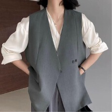 批发韩国高级感灰色无袖西装马甲女秋季<b class='q'>新款</b>设计感坎肩V领开衫外套
