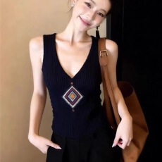 批发2026春夏季<b class='q'>女装</b>设计感吊带背心女修身显瘦辣妹风性感内搭小上衣