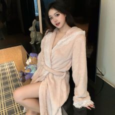 批发冬季女士长袖连衣袍系带保暖舒适长毛绒花边领连帽睡袍