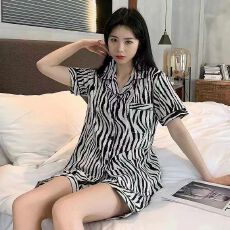批发跨境外贸夏季短袖短裤冰丝睡衣<b class='q'>女</b>开衫仿真丝家居服套装<b class='q'>女</b>