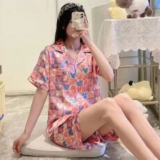 批发跨境外贸夏季短袖短裤冰丝睡衣<b class='q'>女</b>开衫仿真丝家居服套装<b class='q'>女</b>