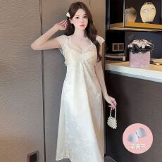 批发新品爆款带胸垫短袖蕾丝花边提花蝴蝶一字领缎面冰雪丝绸睡裙