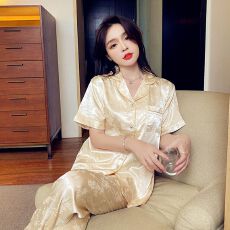批发夏季冰丝<b class='q'>睡衣</b>女开衫休闲高端提花仿<b class='q'>真丝</b>女士短袖长裤家居服<b class='q'>套装</b>