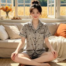 批发ins风灰色高级感爱心短袖短裤家居服仿<b class='q'>真丝</b><b class='q'>睡衣</b><b class='q'>套装</b>