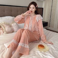 批发实拍秋冬长袖<b class='q'>金丝</b>绒睡衣女甜美刺绣花瓣宫廷少女花边金钻<b class='q'>绒套装</b>