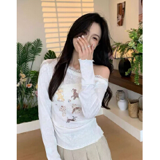 批发韩系可爱风小狗印花蕾丝拼接长袖T恤女春季新款修身减龄露肩上衣