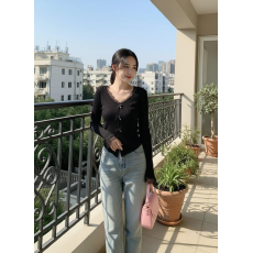 批发蝴蝶结蕾丝花边v领长袖<b class='q'>针织衫</b>女2025秋冬新款甜美修身内搭打底衫