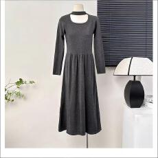 批发法式优雅U领打底针织连衣裙女2025秋冬温柔气质镂空别致长袖裙子