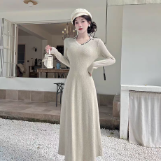 批发法式气质V领长袖针织<b class='q'>连衣裙</b>女2025秋冬高级感配大衣内搭毛衣长裙