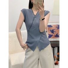 批发法式气质V领曲珠<b class='q'>针织衫</b>女2026春夏新款修身显瘦<b class='q'>不规则</b>开叉上衣