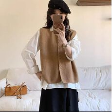 批发新款软糯甜美针织马甲女毛衣韩系风外搭纽扣背心百搭坎肩上衣