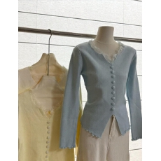 批发韩系设计感蕾丝长袖针织衫女<b class='q'>春</b>季时髦显瘦开叉打底衫上衣