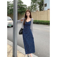 批发蓝色碎花吊带连衣裙女<b class='q'>夏</b>修身掐腰长裙2025新款<b class='q'>夏</b>日绝美漂亮小裙子