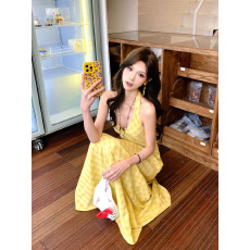 批发<b class='q'>黄色</b>格子V领挂脖吊带连衣裙女夏季多巴胺绝美修身温柔度假风长裙