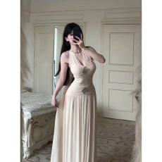 批发【原版面料质量】挂脖<b class='q'>连衣裙</b>女秋冬新款收腰显瘦钉珠法式气质长裙