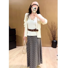 批发<b class='q'>韩版</b>时尚套装女秋季新款气质针织开衫+挂脖背心+高腰半身裙三件套