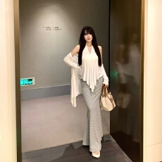 批发时尚套装纯欲气质不规则长袖开衫内搭背心条纹半身裙三件套女<b class='q'>秋</b>季