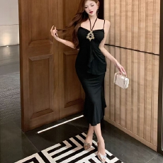 批发纯欲挂脖包臀连衣裙子开衫外搭胖mm2025春夏新款显瘦宽松大码女装