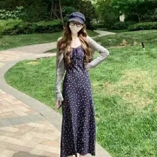 批发2025新款初秋穿搭一整套<b class='q'>连衣裙</b>女夏气质温柔韩版显瘦碎花吊带<b class='q'>长裙</b>