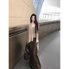 批发秋季新款慵懒风松弛感超好看不规则开衫吊带半身裙三件套