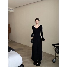 批发2025秋冬v领长袖针织<b class='q'>连衣裙</b>女秋冬韩系收腰显瘦a字内搭打底<b class='q'>长裙</b>子