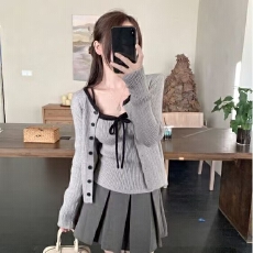 批发2025秋冬季时尚套装<b class='q'>长袖</b>针织开衫外套女撞色绑带吊带背心<b class='q'>两件套</b>